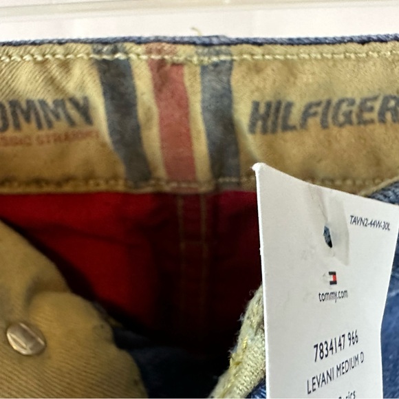 Tommy Hilfiger 44/30 classic fit jeans. NWT. Really nice looking. Spring basics! - Picture 8 of 16